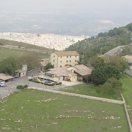 Antica Stazione Hotel Chiaramonte Gulfi Bagian luar foto