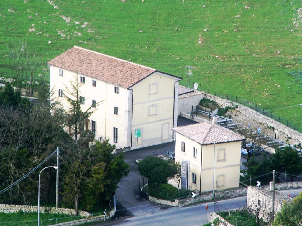 Antica Stazione Hotel Chiaramonte Gulfi Bagian luar foto