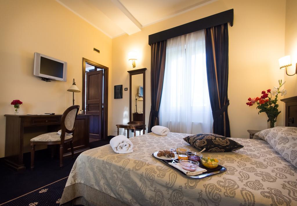 Antica Stazione Hotel Chiaramonte Gulfi Bagian luar foto