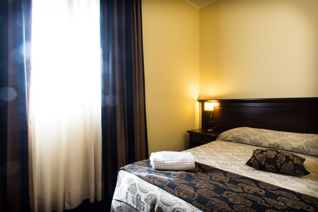 Antica Stazione Hotel Chiaramonte Gulfi Ruang foto