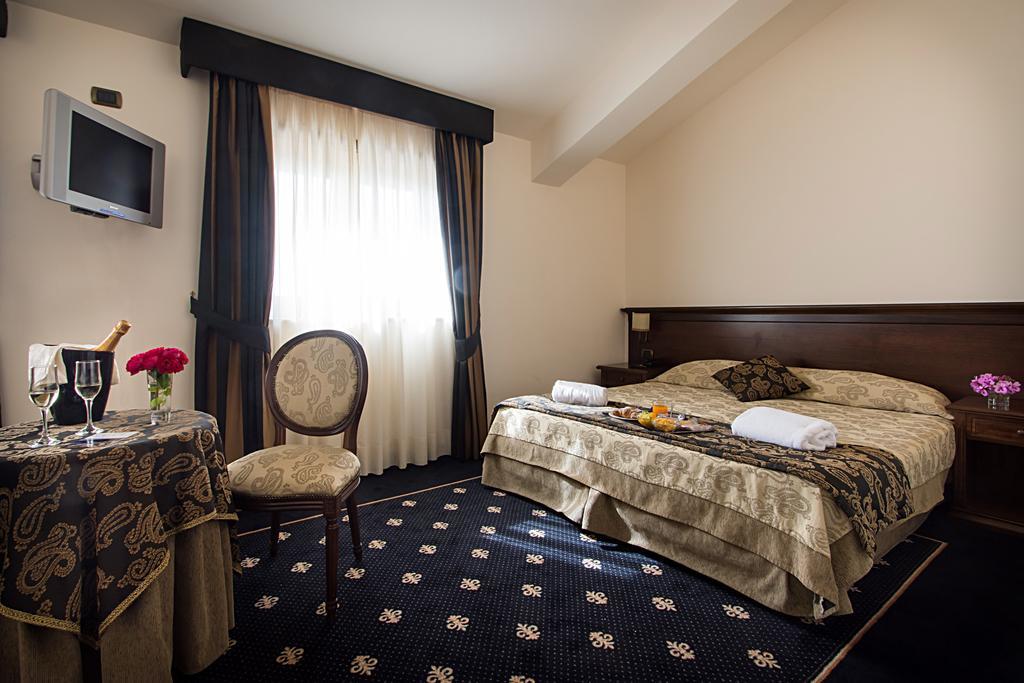 Antica Stazione Hotel Chiaramonte Gulfi Ruang foto